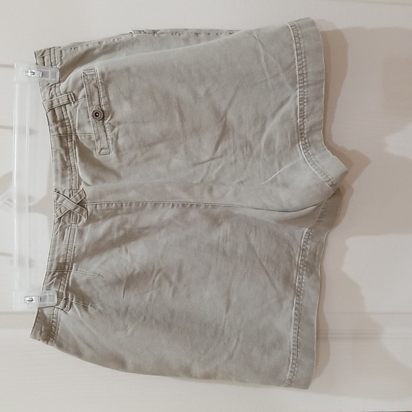 Lizwear Shorts - Picture 2 of 5